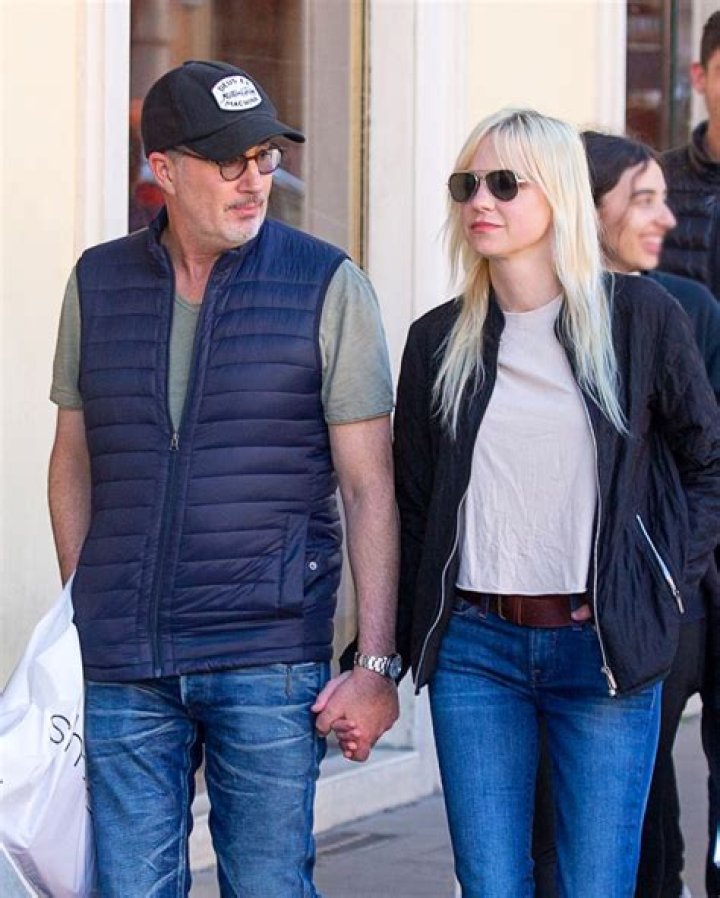 Anna Faris And Michael Barrett: A Hollywood Love Story
