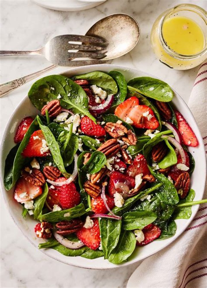 Discovering The Best Store Bought Dressing For Strawberry Spinach Salad