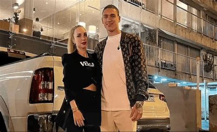 Darwin Nunez's Girlfriend: Unveiling The Mystery Behind His Heart