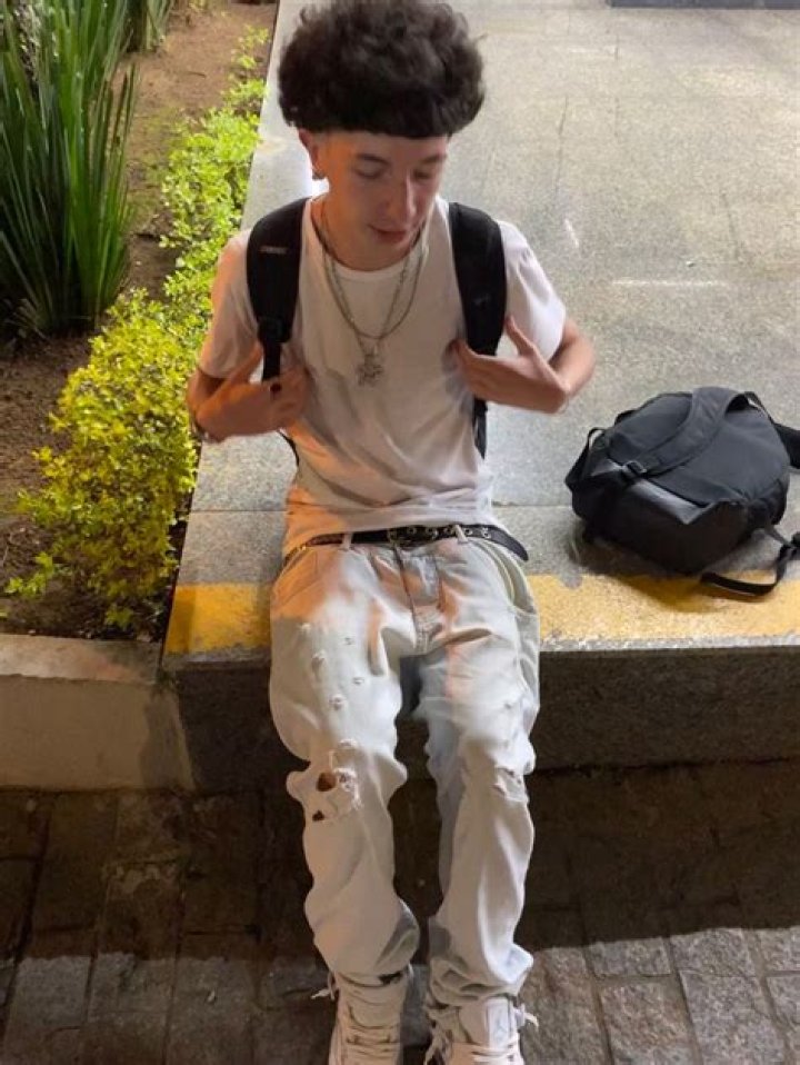 Unveiling The Iconic Edgar Outfit: A Style Journey