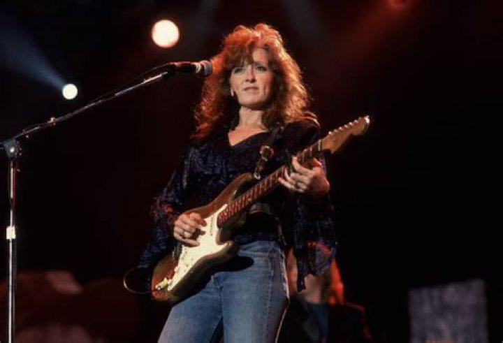 Learn The Height Of Grammy-Winning Singer Bonnie Raitt