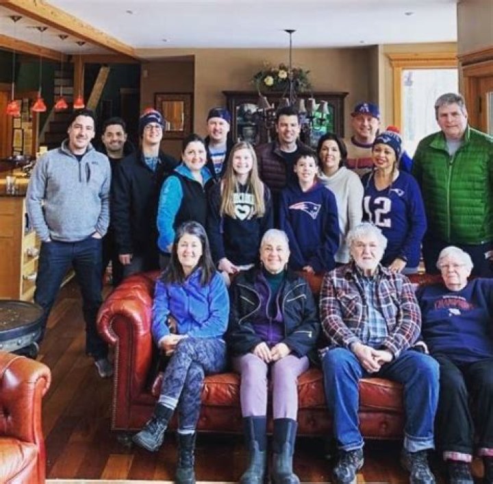 Exploring The Family Ties: Jonathan Knight's Siblings