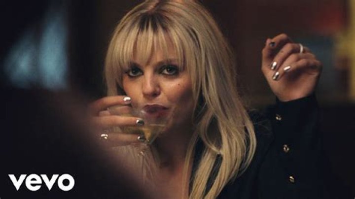 Renee Rapp: The Art Of Talking Too Much